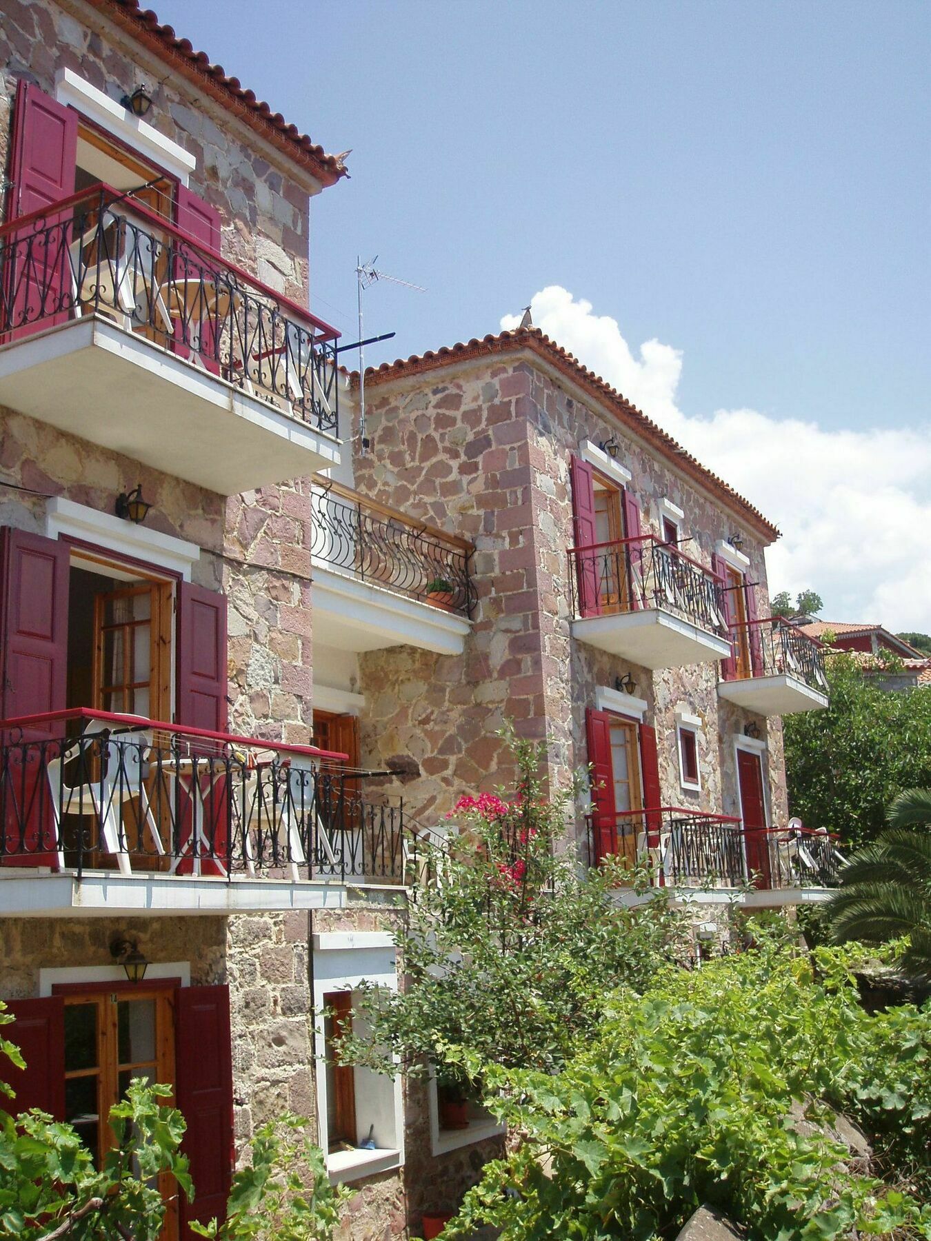 The Schoolmistress With The Golden Eyes, Studios & Rooms Mithimna Exterior foto